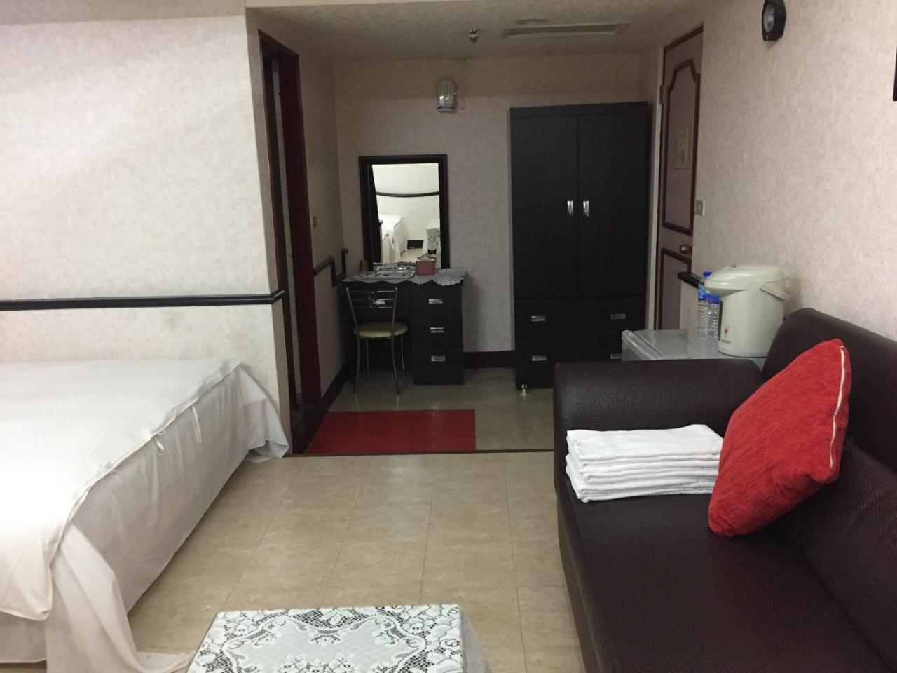 King Lo Tung Hotel Luodong Buitenkant foto